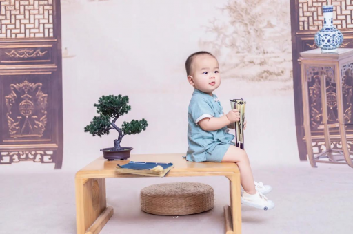 桂林宝宝几个月笑出声 桂林宝宝几个月笑出声